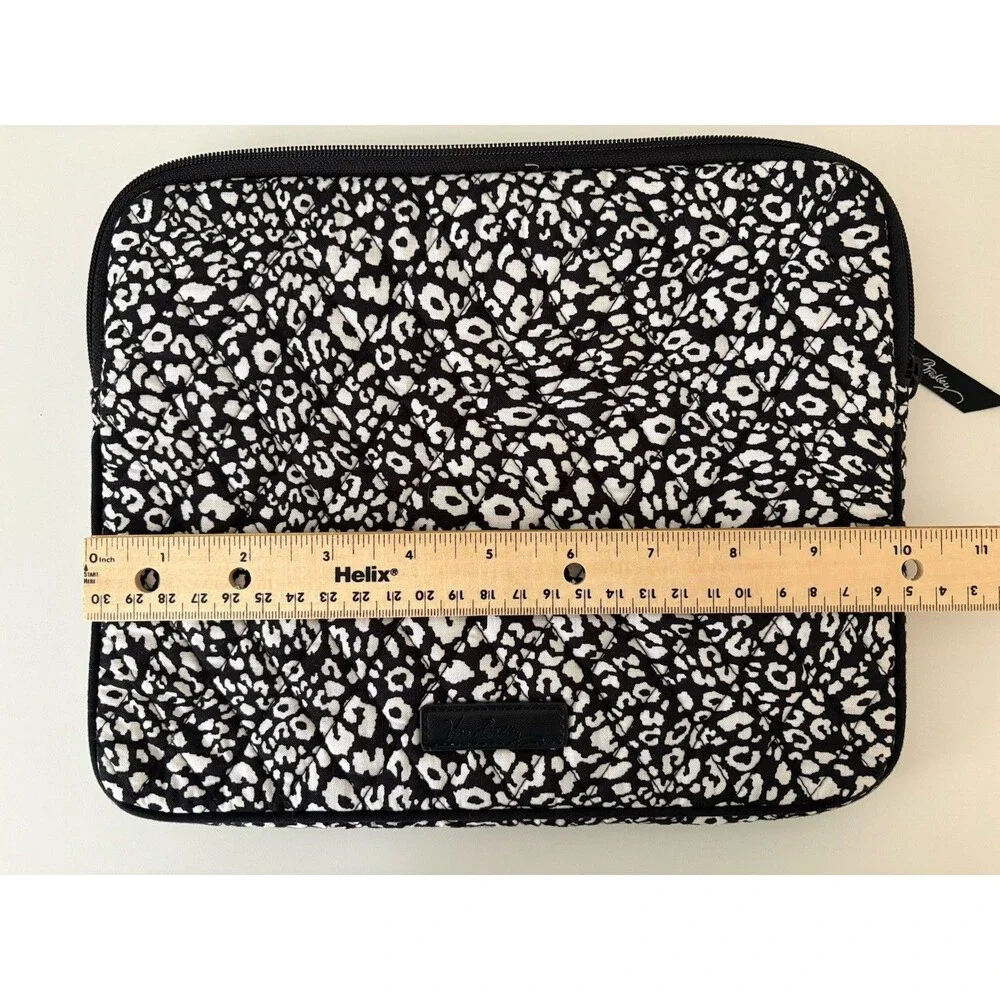 Vera Bradley Camo Cat Zippered iPad Tablet Sleeve Black & White Padded EUC
